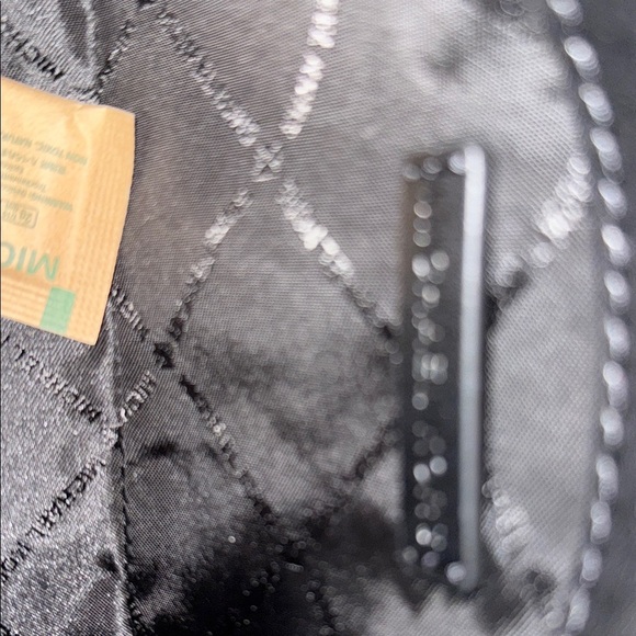 Michael Kors Black Leather Jet Set Travel Crossbody Bag - Picture 4 of 11